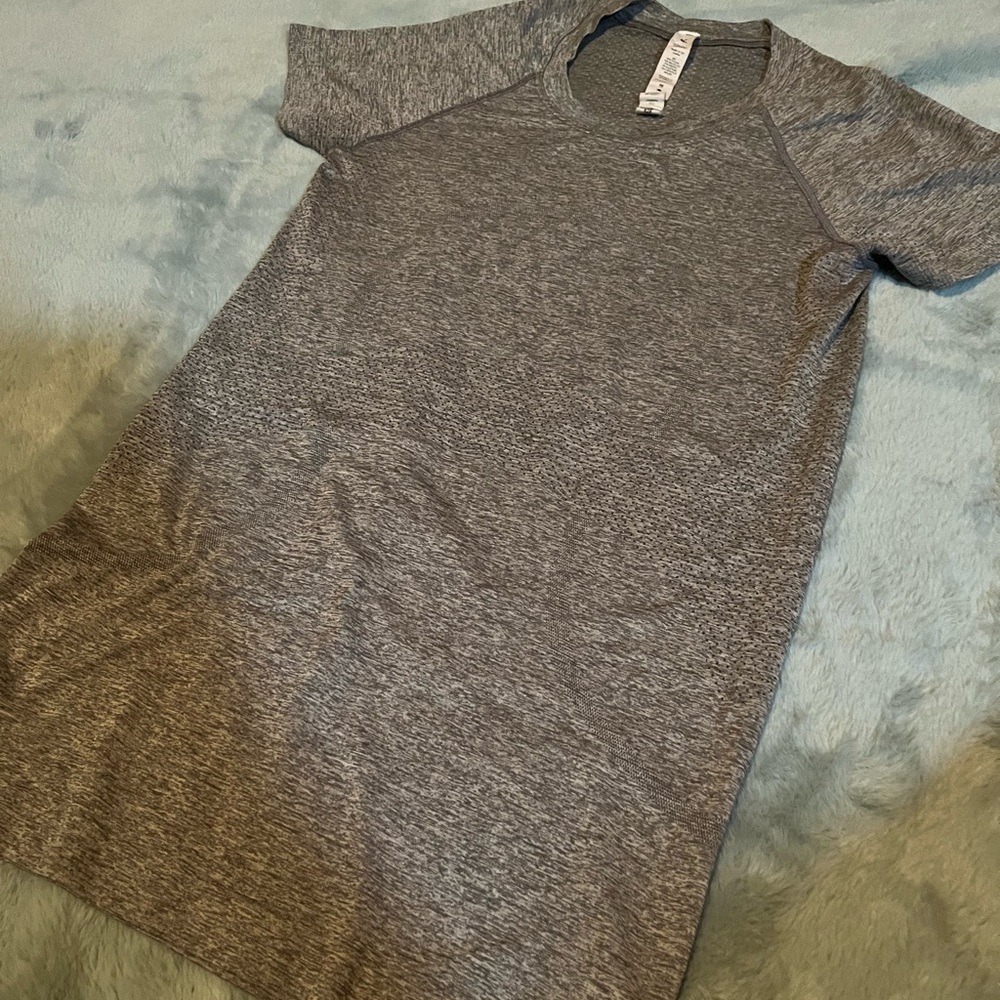 Lululemon Swiftly Tech Hip-Length short-sleeved shirt